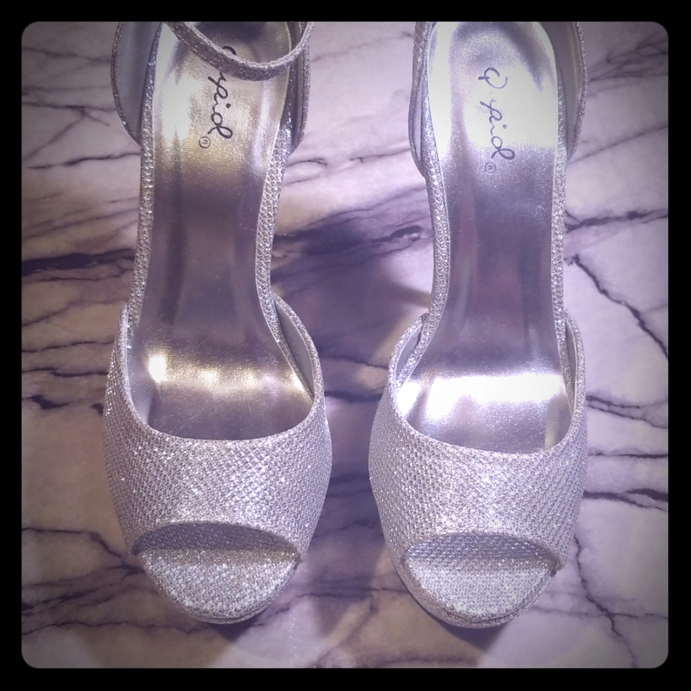 FashionNova Dazzle Me Heel- Silver
